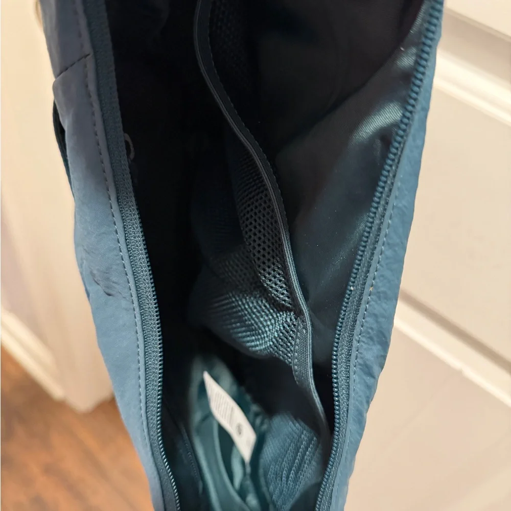 Lululemon Nylon Crescent Shoulder Bag - Teal Blue - Picture 4 of 5